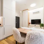 Apartment Stacja Jezyce Superior By Bookinghost