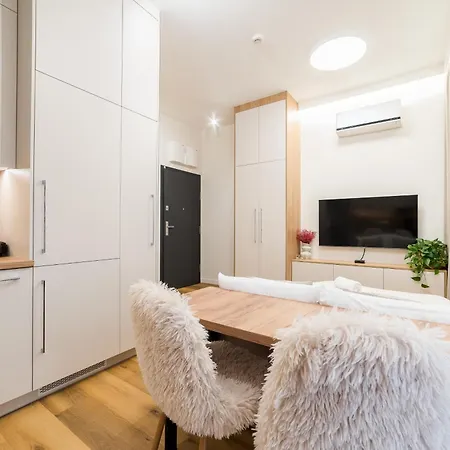 Appartamento Stacja Jezyce Superior By Bookinghost