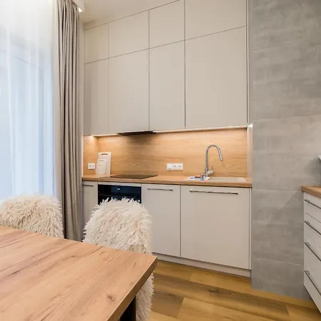 Stacja Jezyce Superior By Bookinghost Apartment *