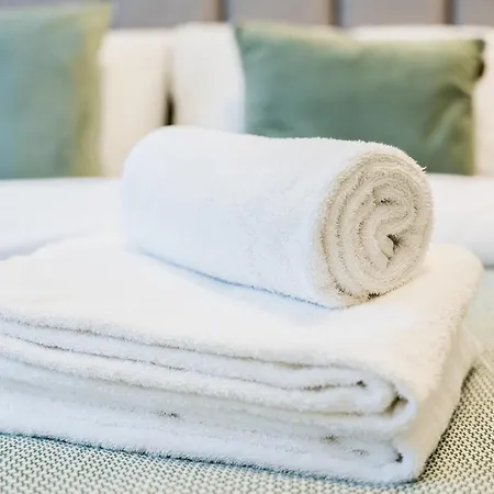 Stacja Jezyce Superior By Bookinghost *